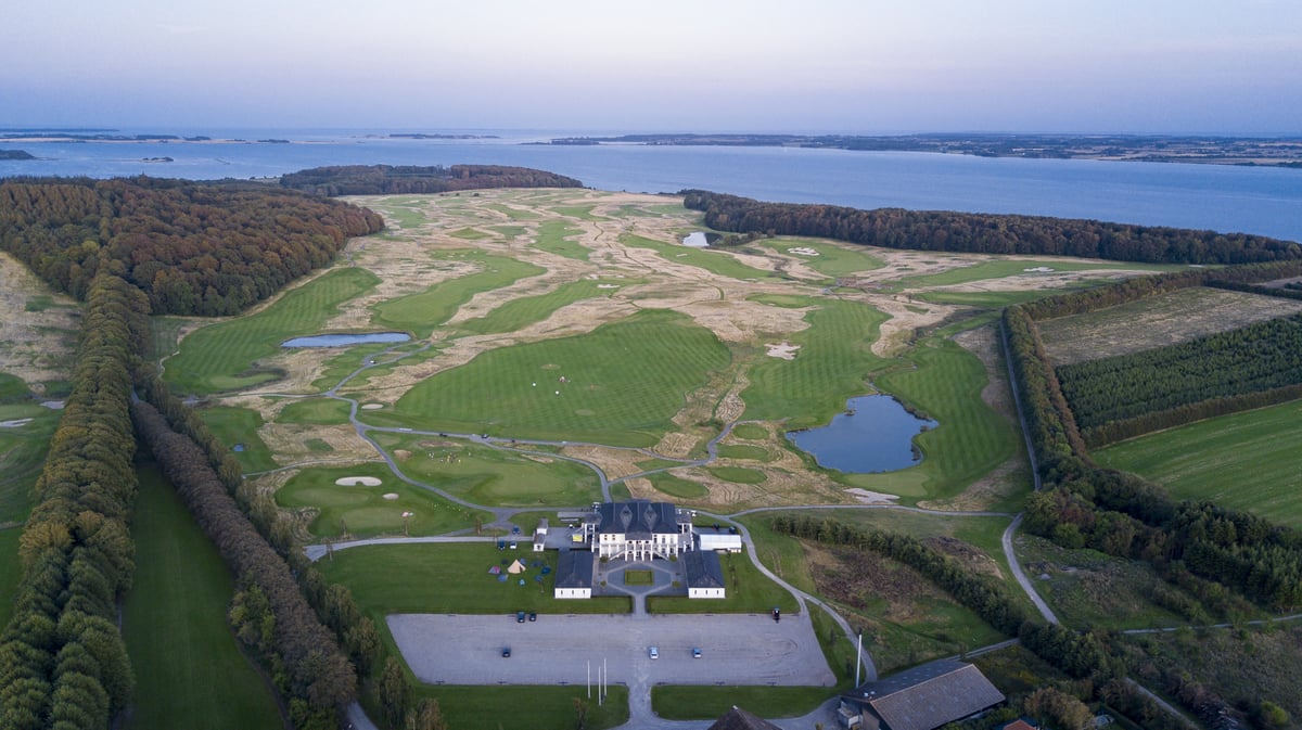 Through_its_architects__the_club_is_in_the_family_of_other_renowned_courses_that_have_hosted_several_PGA_Championships__such-1